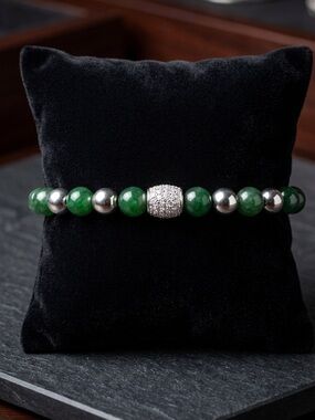 Rustic Cuff Green and Silver Beaded Bracelet with pouch 2227